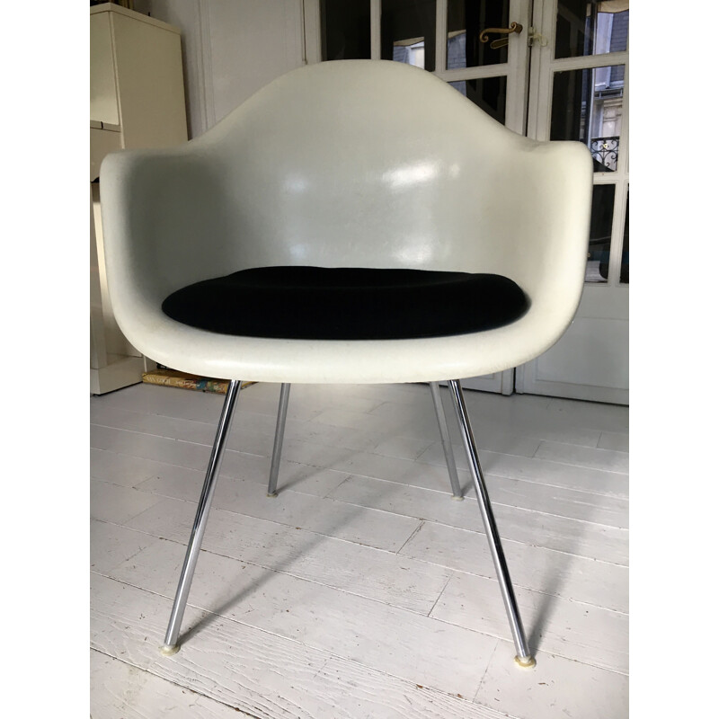 Vintage chair by Charles & Ray Eames for Herman Miller, 1950s