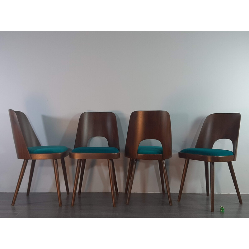 Conjunto de 4 cadeiras checas vintage Ton 515 em nogueira e tecido azul por Oswald Haerdtl, 1955