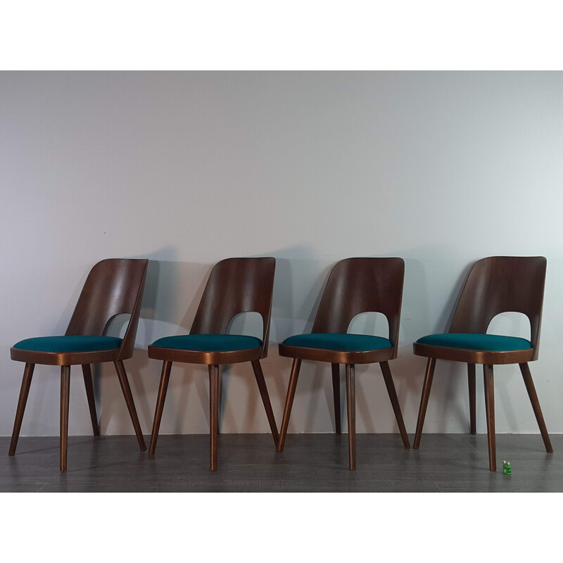 Lot de 4 chaises vintage tchèque Ton 515 en noyer et tissu bleu par Oswald Haerdtl, 1955