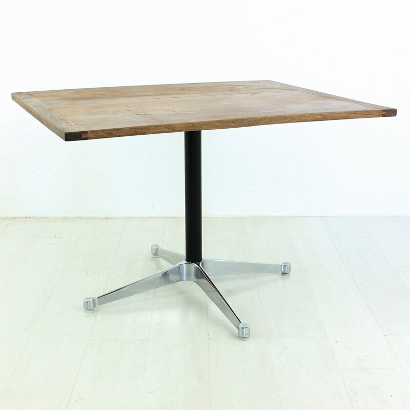 Square table in walnut - 1950s