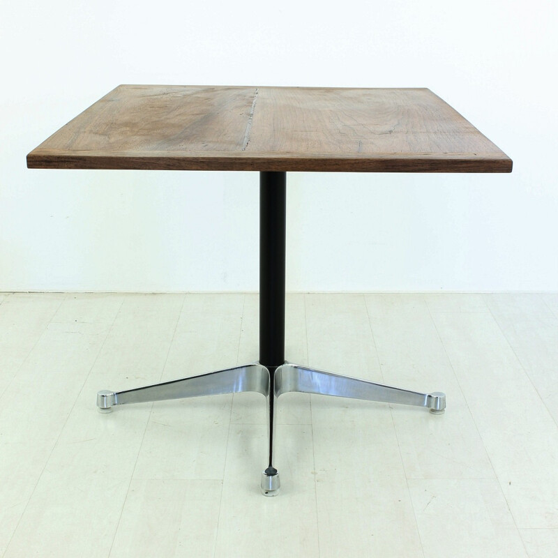 Square table in walnut - 1950s