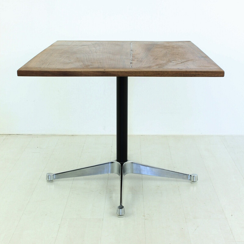 Square table in walnut - 1950s