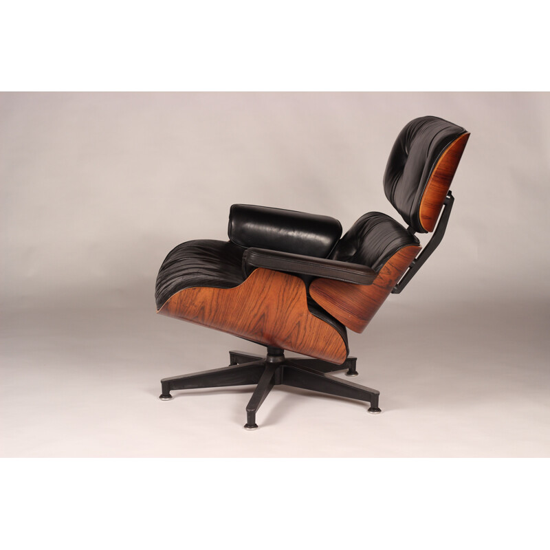 Poltrona vintage 670 in palissandro e pelle di Charles e Ray Eames per Herman Miller