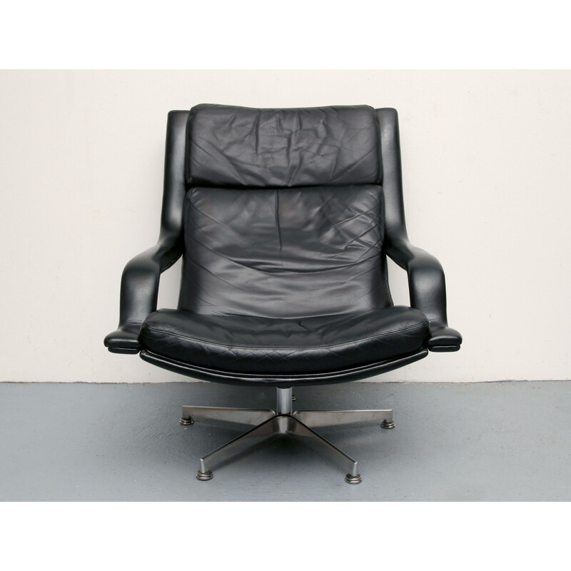 Vintage swivel armchair in leather by Geoffrey Hartcourt for Artifort, Netherlands 1970s