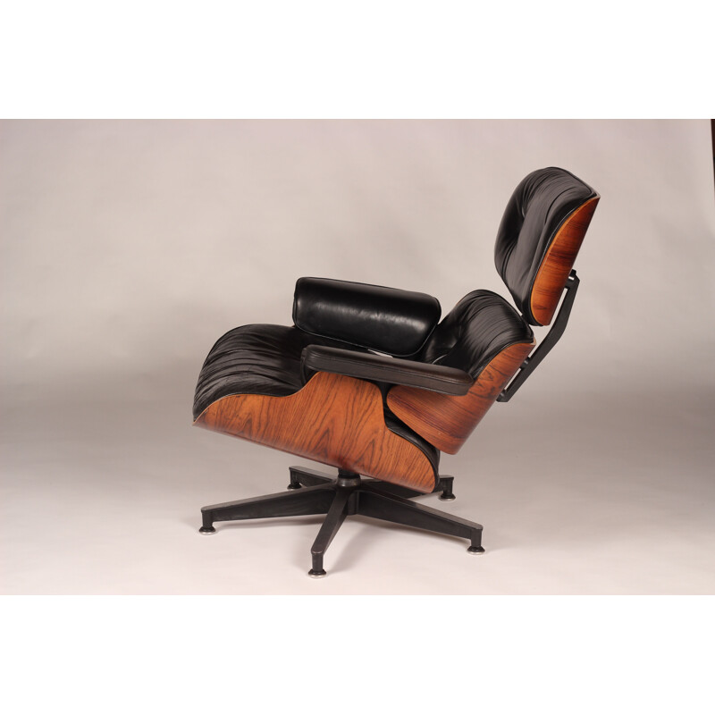 Poltrona vintage 670 in palissandro e pelle di Charles e Ray Eames per Herman Miller