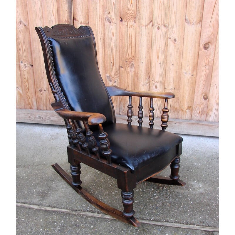 Chaise à bascule vintage en bois de chêne et cuir naturel