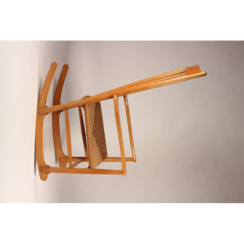 Silla mecedora escandinava vintage J16 en madera de haya y cuerda danesa de Hans Wegner para Fdb Moble, 1950