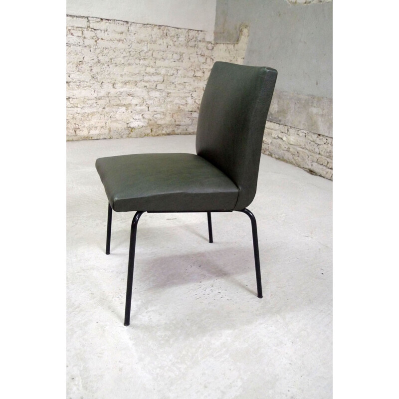 Chaise en simili-cuir vert foncé de Pierre Guariche - 1960