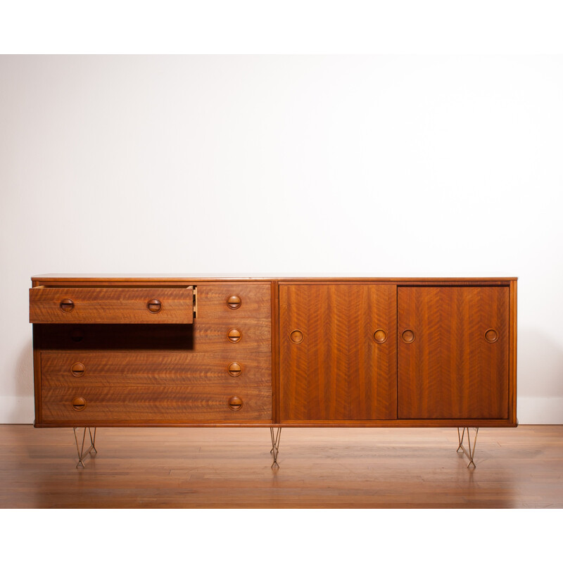 Large Fristho sideboard in walnut and brass, William WATTING - 1950s