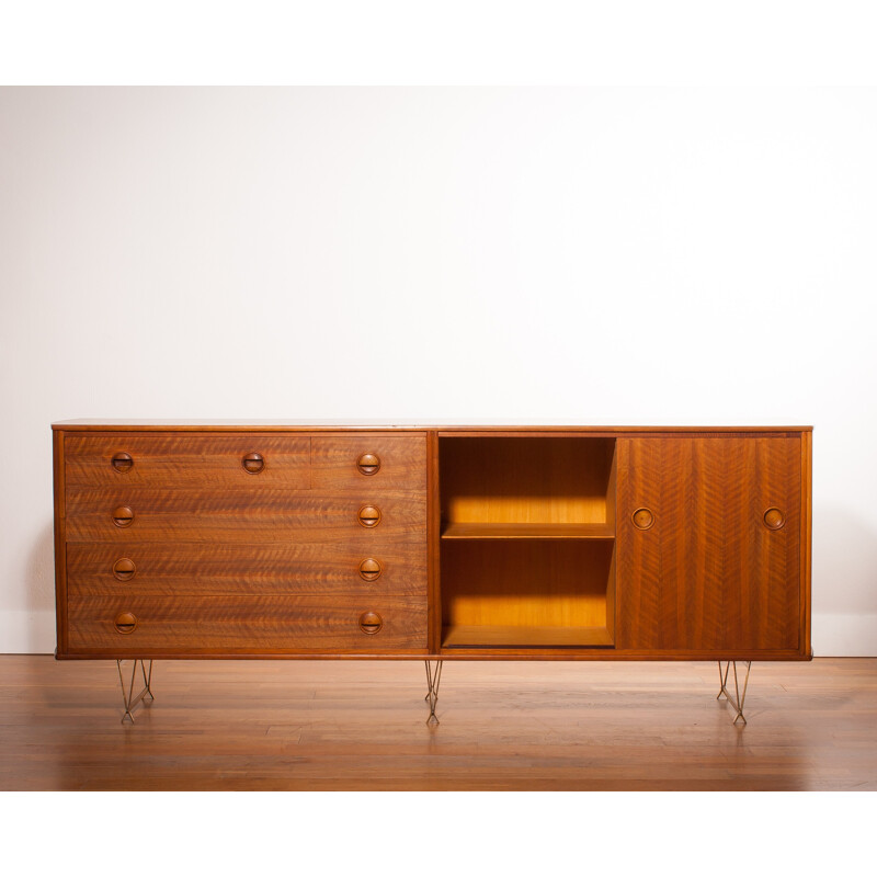 Large Fristho sideboard in walnut and brass, William WATTING - 1950s