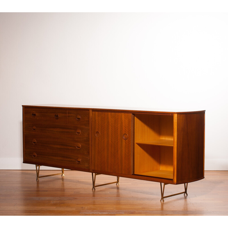 Large Fristho sideboard in walnut and brass, William WATTING - 1950s