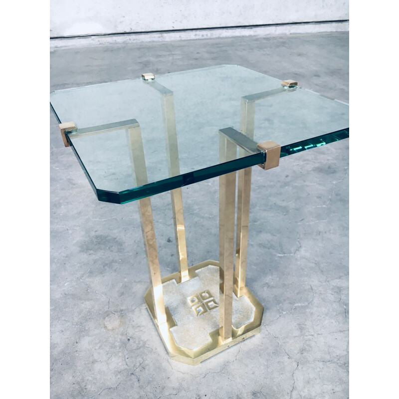 Mesa auxiliar modernista vintage modelo T18 de latón patinado y cristal de Peter Ghyczy, Países Bajos 1970