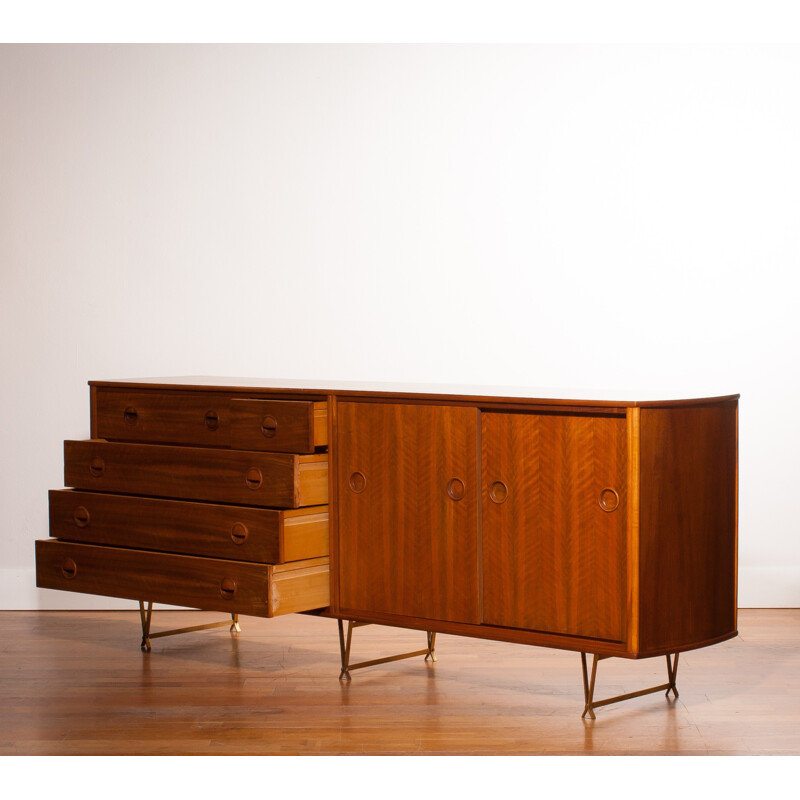 Large Fristho sideboard in walnut and brass, William WATTING - 1950s
