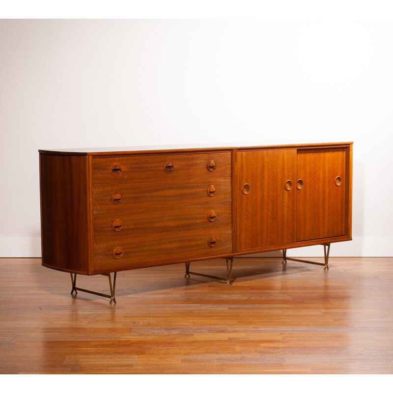 Large Fristho sideboard in walnut and brass, William WATTING - 1950s