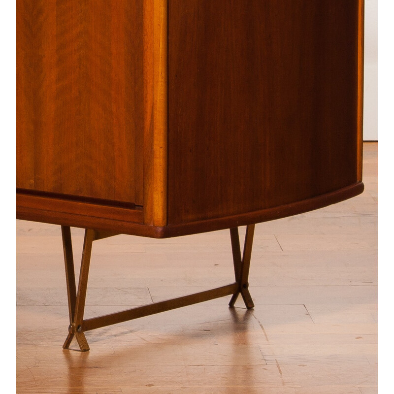 Large Fristho sideboard in walnut and brass, William WATTING - 1950s