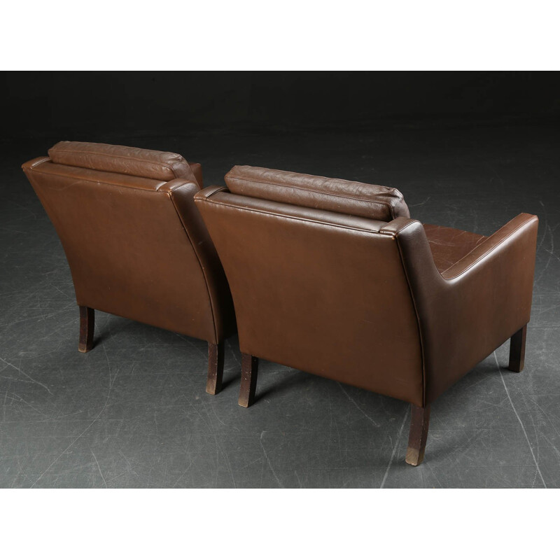 Paire de fauteuils Scandinaves en cuir marron - années 60