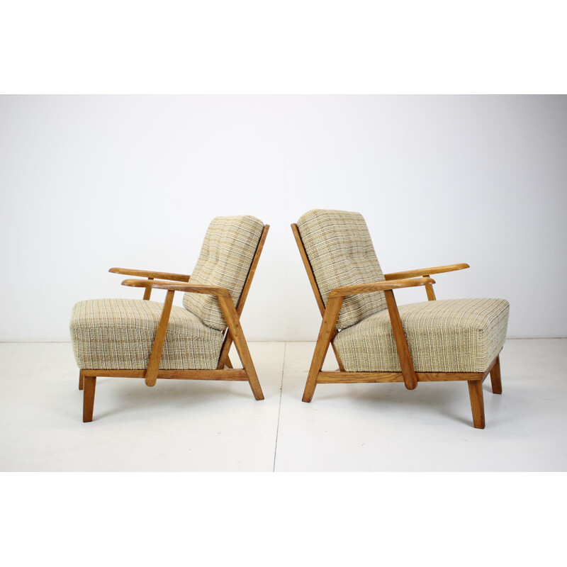 Paire de fauteuils vintage en bois de chêne par Krasna Jizba, Tchécoslovaquie 1960