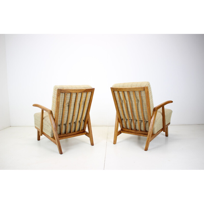 Paire de fauteuils vintage en bois de chêne par Krasna Jizba, Tchécoslovaquie 1960