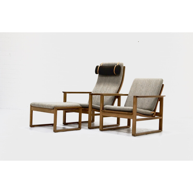 Fredericia lounge chairs and ottoman in oak, Børge MOGENSEN - 1950s