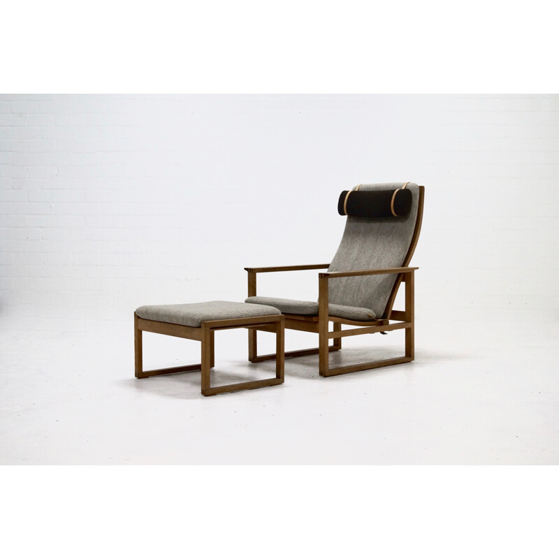 Fredericia lounge chairs and ottoman in oak, Børge MOGENSEN - 1950s