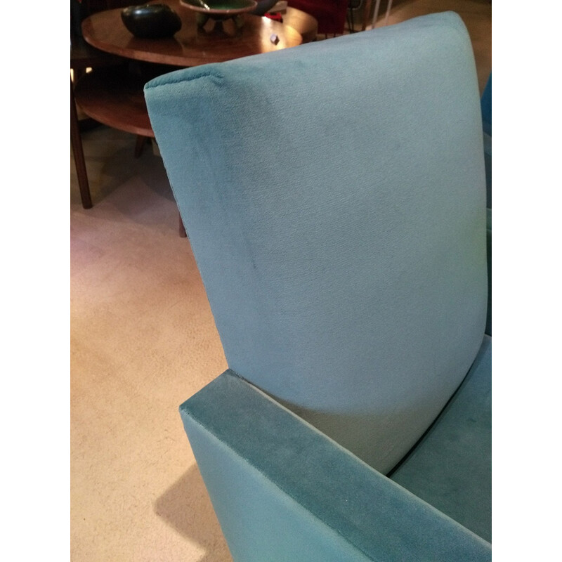 Paire de fauteuils retapissés en velours bleu  - 1950