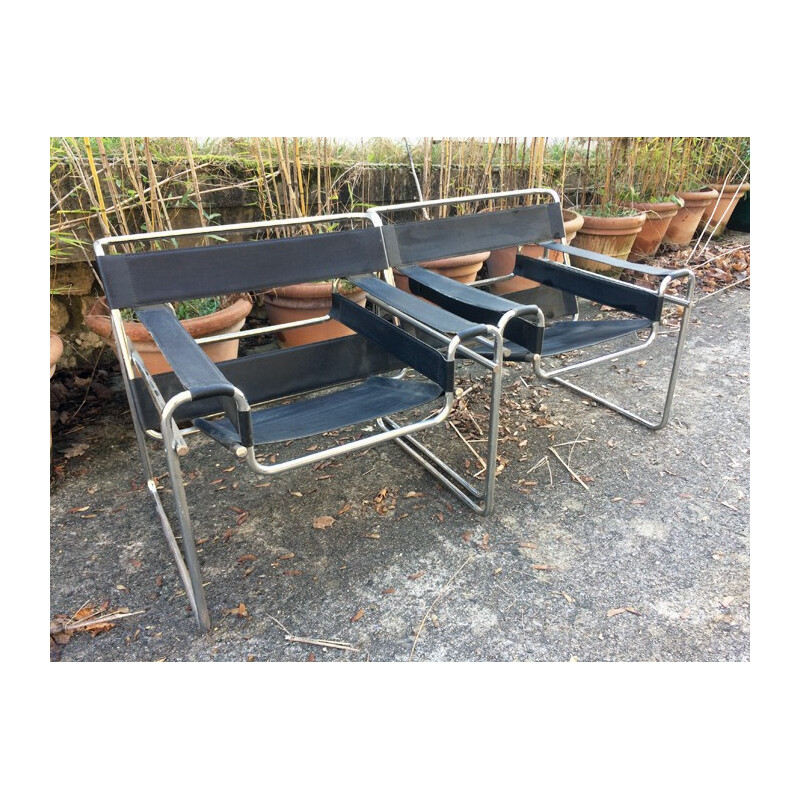 Wassily "B3" armchairs in chromed metal and black leather, Marcel BREUER - 1970s 