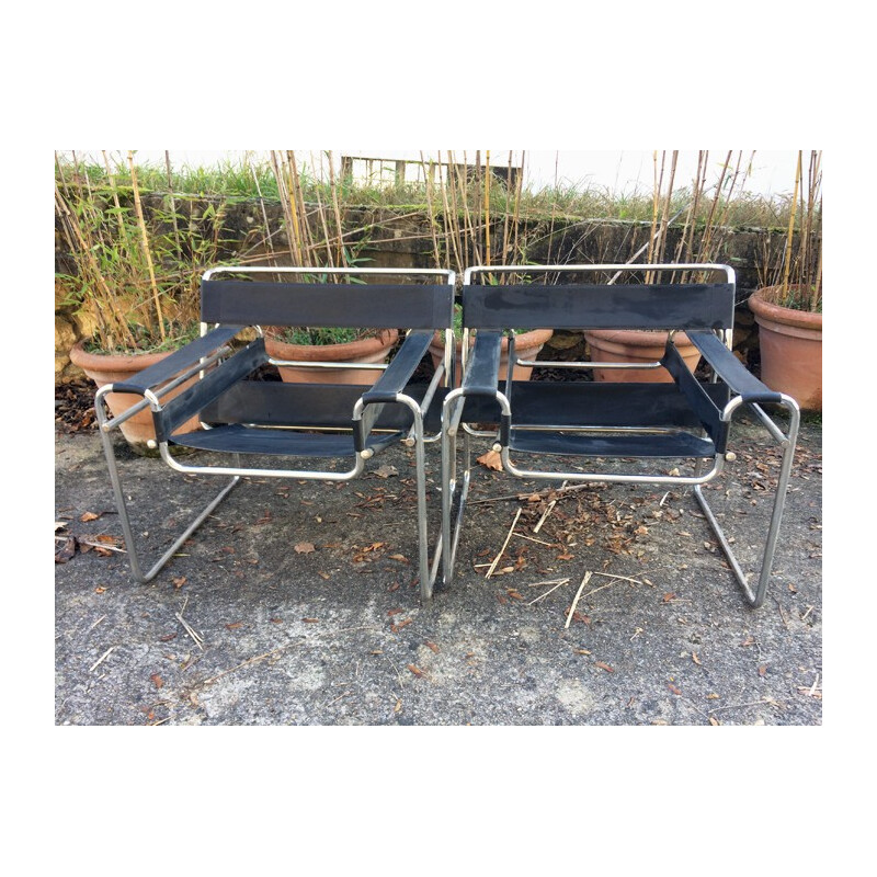 Wassily "B3" armchairs in chromed metal and black leather, Marcel BREUER - 1970s 