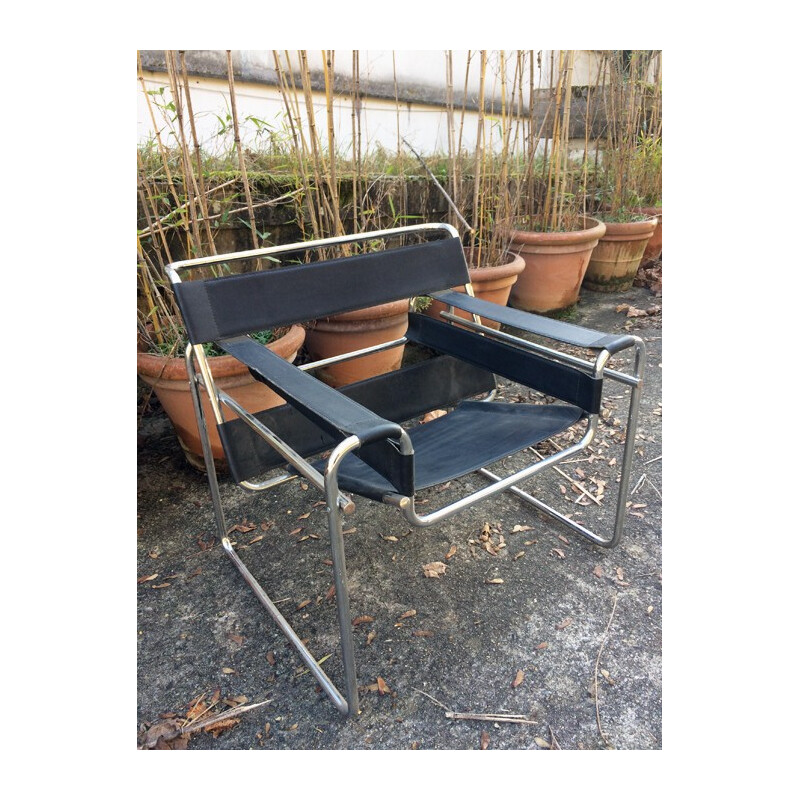 Wassily "B3" armchairs in chromed metal and black leather, Marcel BREUER - 1970s 