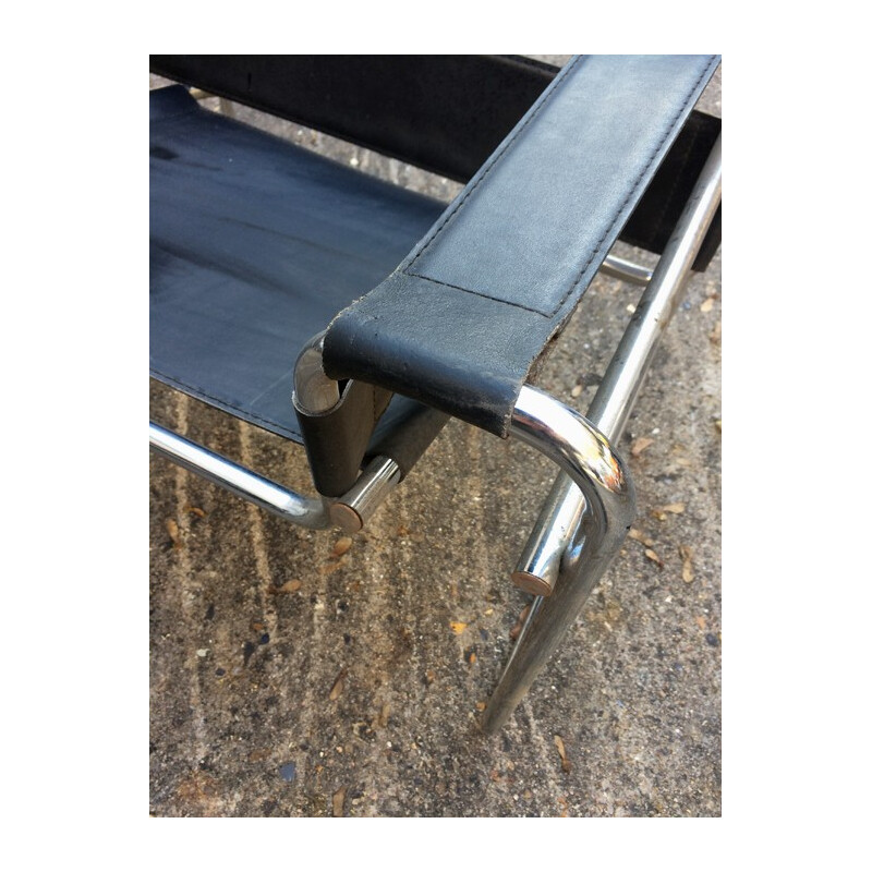 Wassily "B3" armchairs in chromed metal and black leather, Marcel BREUER - 1970s 