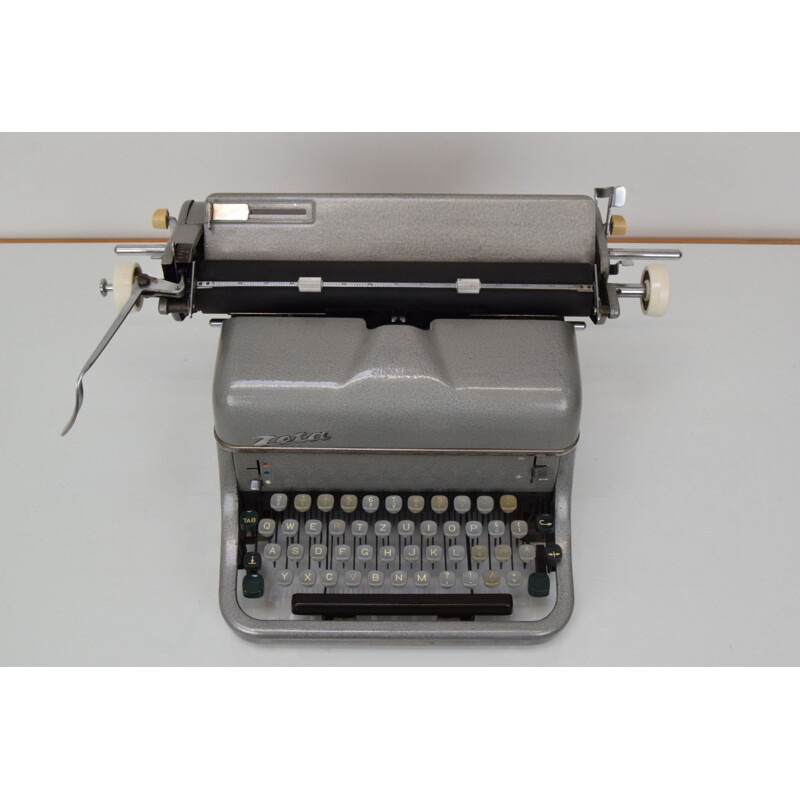 Vintage typewriter zeta in metal, Czech 1960