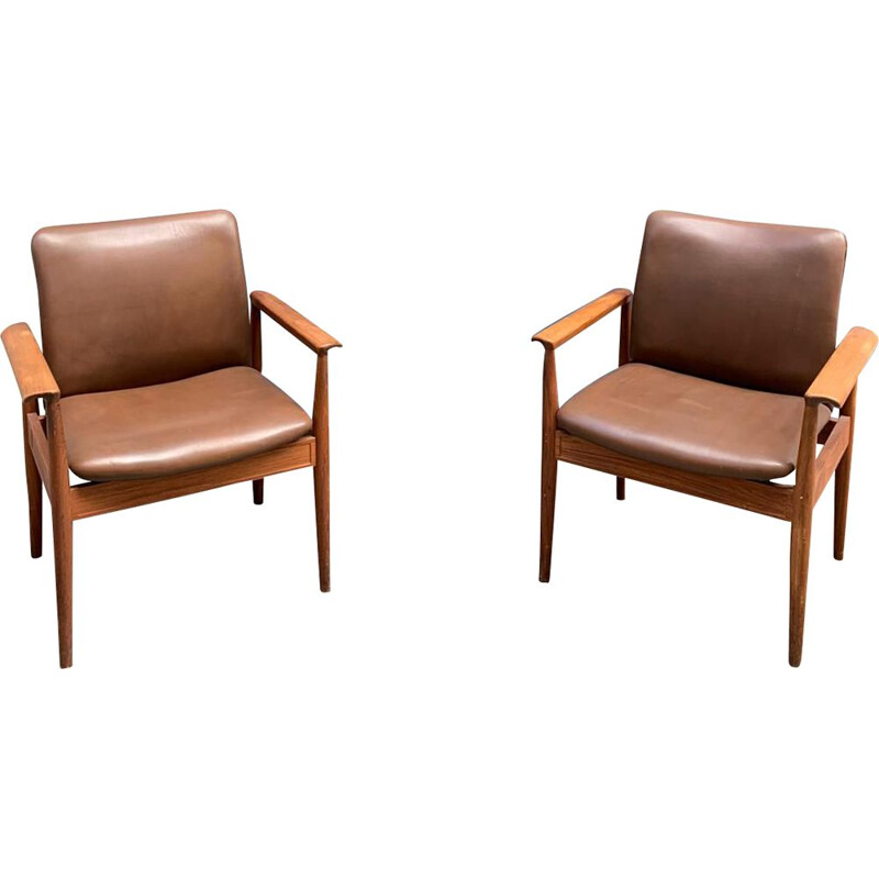 Pair of vintage Diplomats armchairs in brown leather and teak by Fini Juhl for Cado