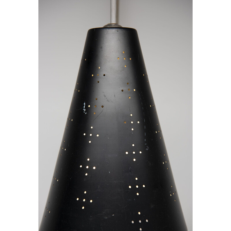 Vintage wandlamp met zwarte geperforeerde kap
