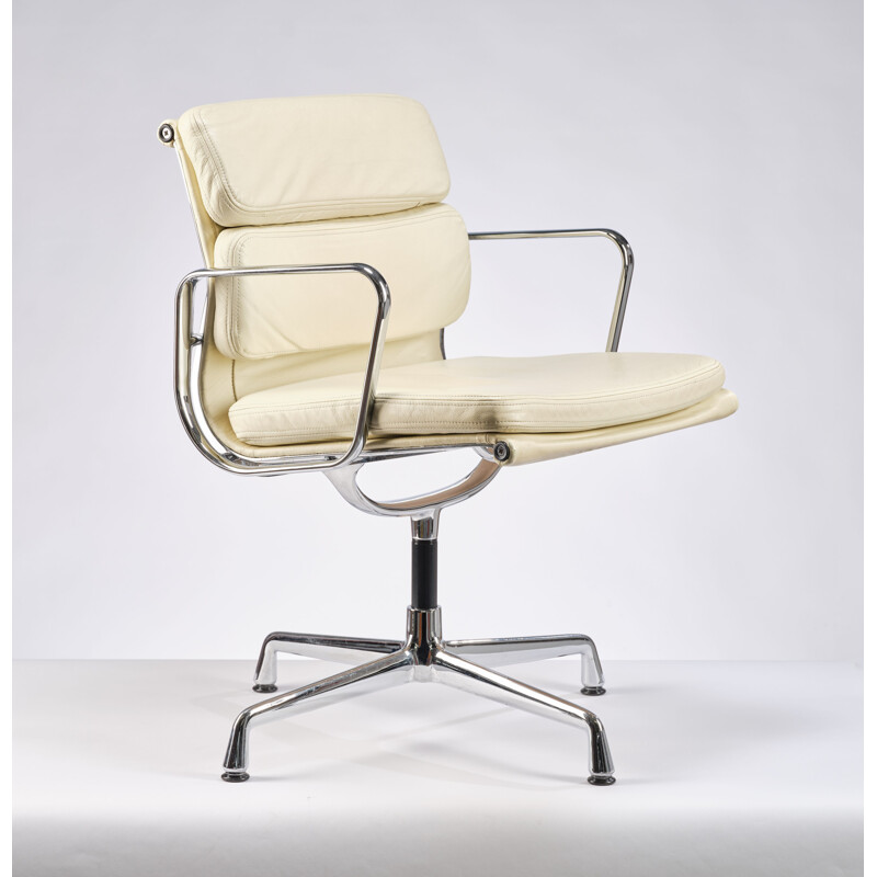 Fauteuil vintage Ea208 Soft Pad Management en cuir crème par Charles & Ray Eames pour Vitra, 1990