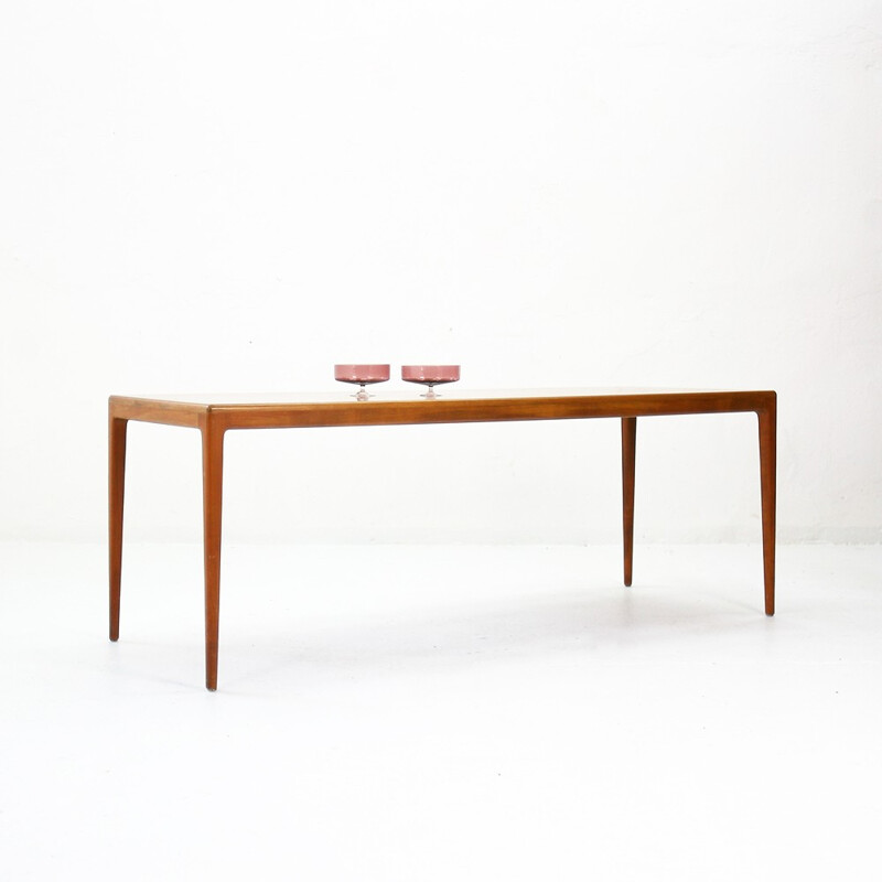 Table basse vintage en noyer - 1960