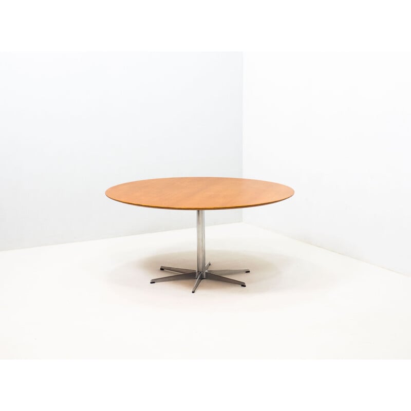 Table circulaire vintage en chêne modèle "A826" d'Arne Jacobsen pour Fritz Hansen, 1966