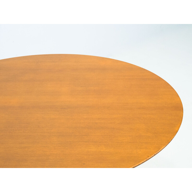 Vintage model "A826" oakwood circular dining table by Arne Jacobsen for Fritz Hansen, 1966