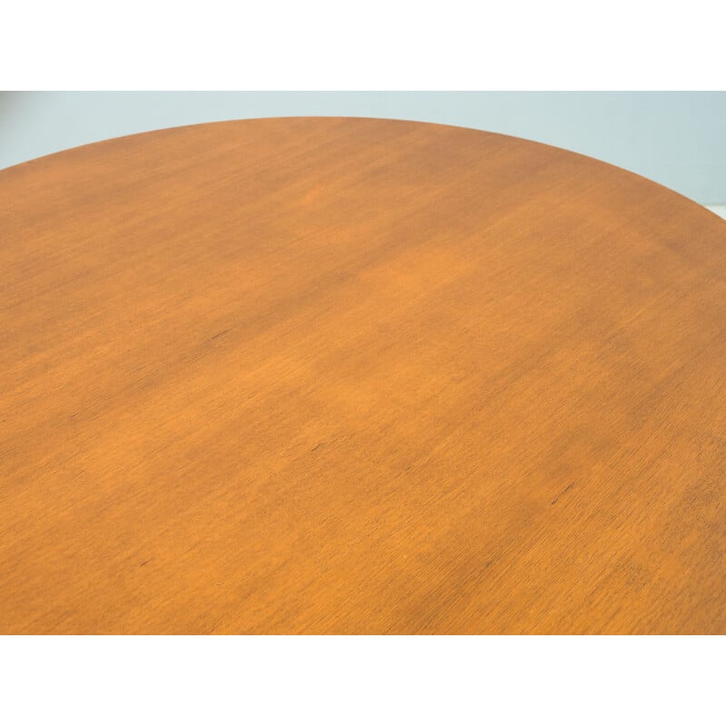 Vintage model "A826" oakwood circular dining table by Arne Jacobsen for Fritz Hansen, 1966