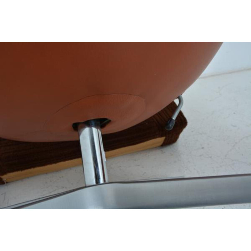 Sedia e poggiapiedi Egg in pelle vintage di Arne Jacobsen per Fritz Hansen