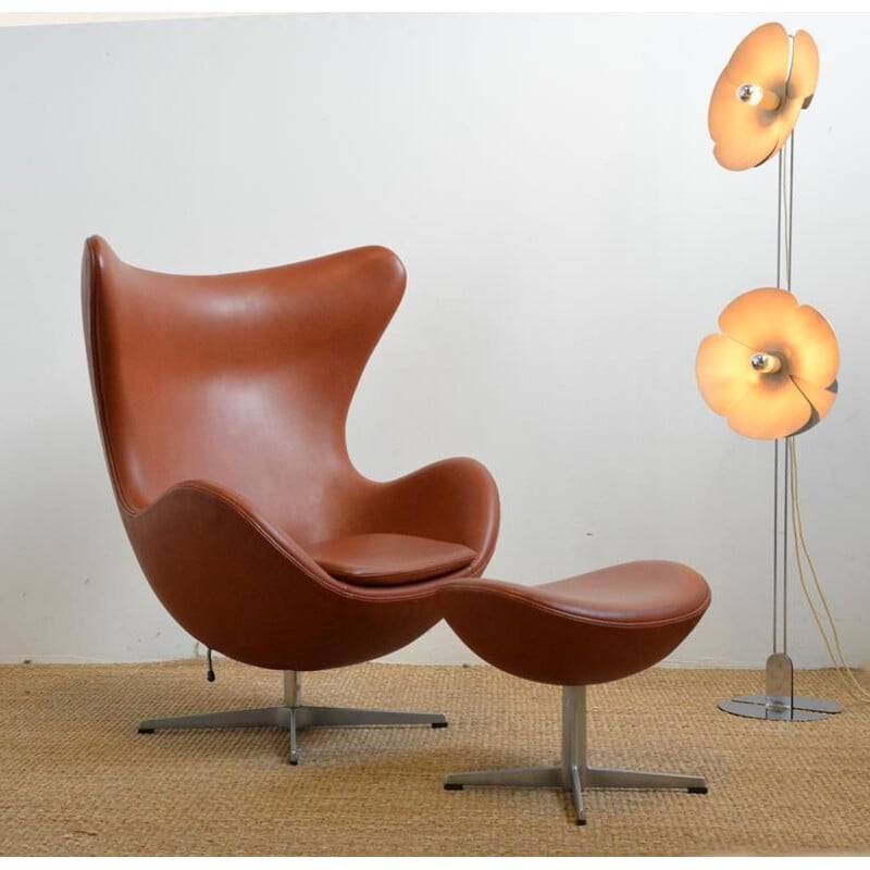 Silla Egg de cuero vintage y reposapiés de Arne Jacobsen para Fritz Hansen