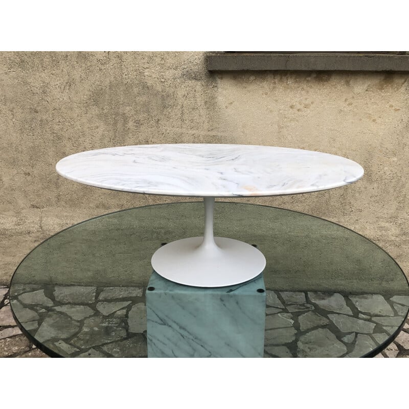 Tulip coffee table by Eero saarinen knoll edition