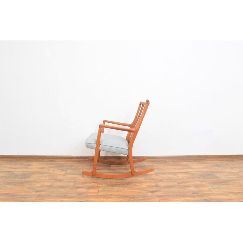 Vintage oakwood Ml33 rocking chair by Hans J. Wegner for As Mikael Laursen, 1950s