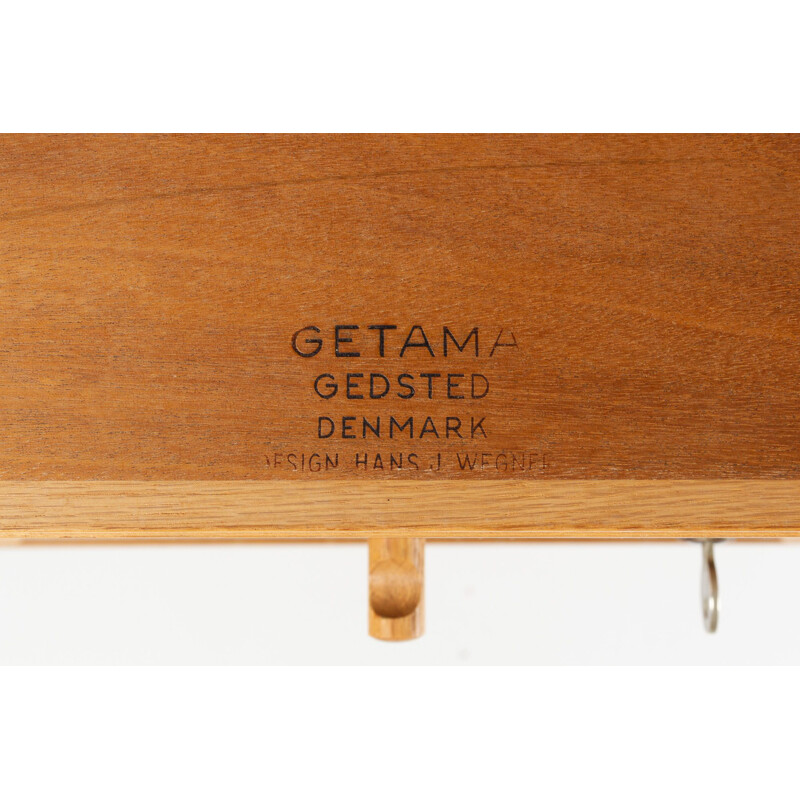 Vintage eikenhouten bureau "Ge 125" van Hans J. Wegner voor Getama, Denemarken 1970