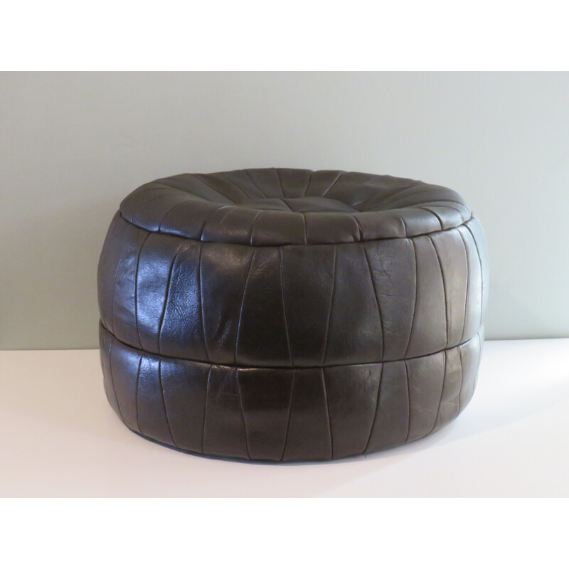 Pouf vintage in pelle patchwork marrone scuro, Belgio 1970