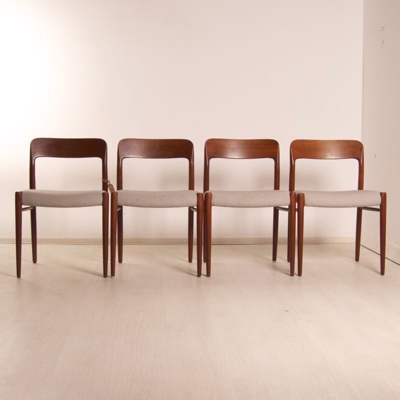 Set of 4 JL Moller dining chairs in teak and beige fabric, Niels MOLLER - 1950s