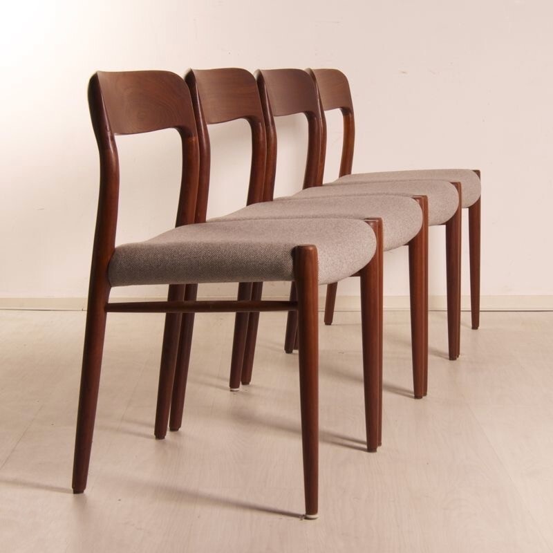 Set of 4 JL Moller dining chairs in teak and beige fabric, Niels MOLLER - 1950s
