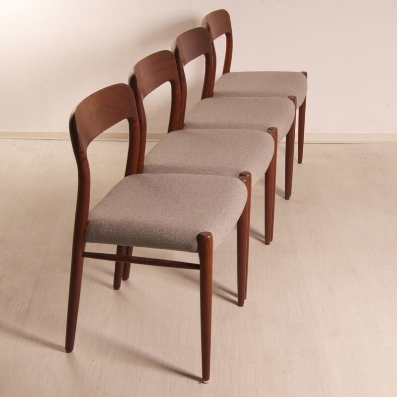 Set of 4 JL Moller dining chairs in teak and beige fabric, Niels MOLLER - 1950s