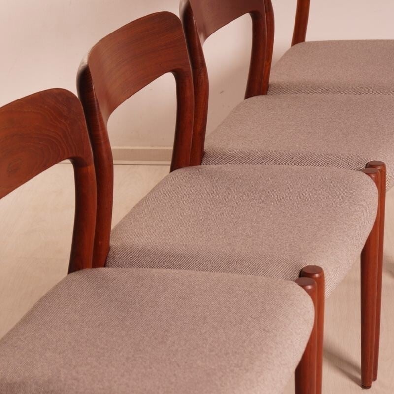 Set of 4 JL Moller dining chairs in teak and beige fabric, Niels MOLLER - 1950s