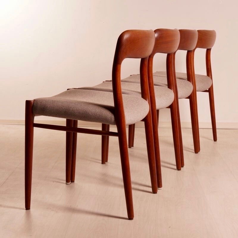 Set of 4 JL Moller dining chairs in teak and beige fabric, Niels MOLLER - 1950s