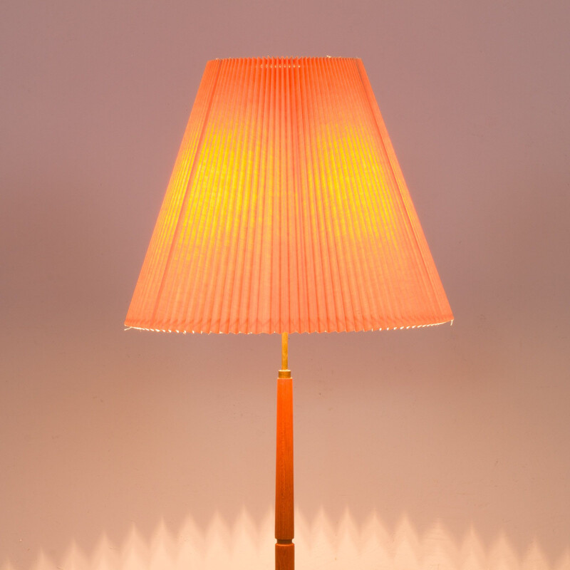 Dänische Vintage-Stehlampe aus Teakholz und Messing