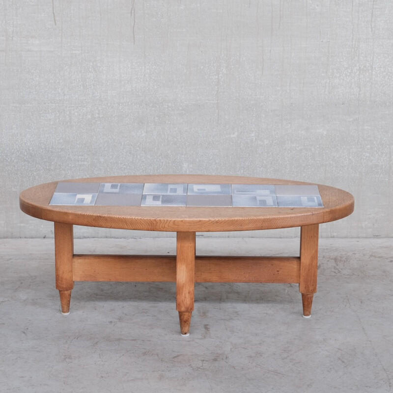 Mesa de café de carvalho vintage por Guillerme et Chambron, França 1960